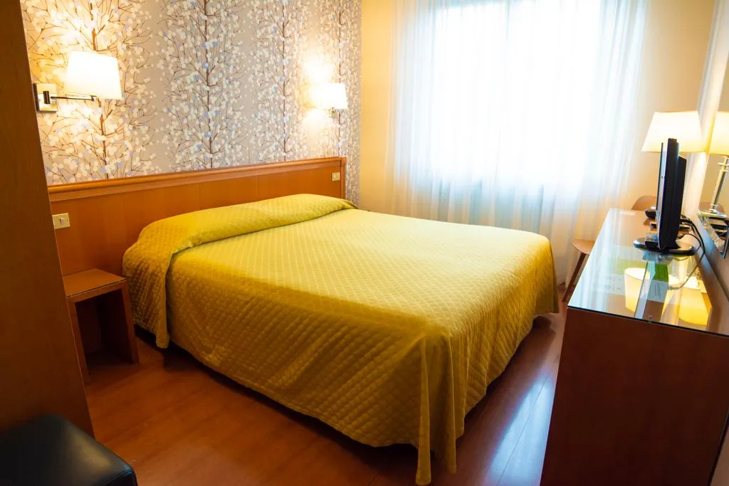 DOUBLE STANDARD Room, Eco Hotel Milano & Bioriso Restaurant, Milan