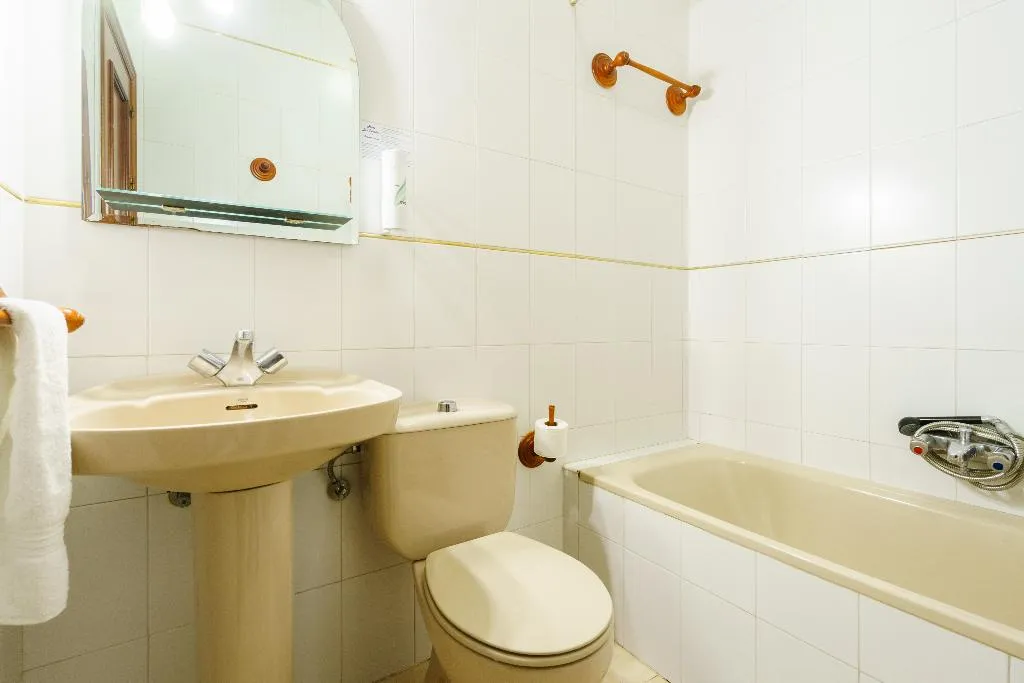 TRIPLE STANDARD Room, Los Castaños, Seville
