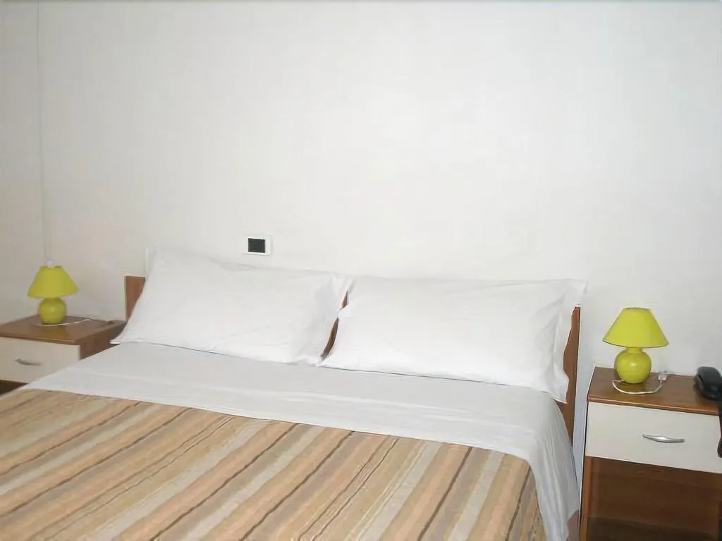 Room, Athena, Perugia