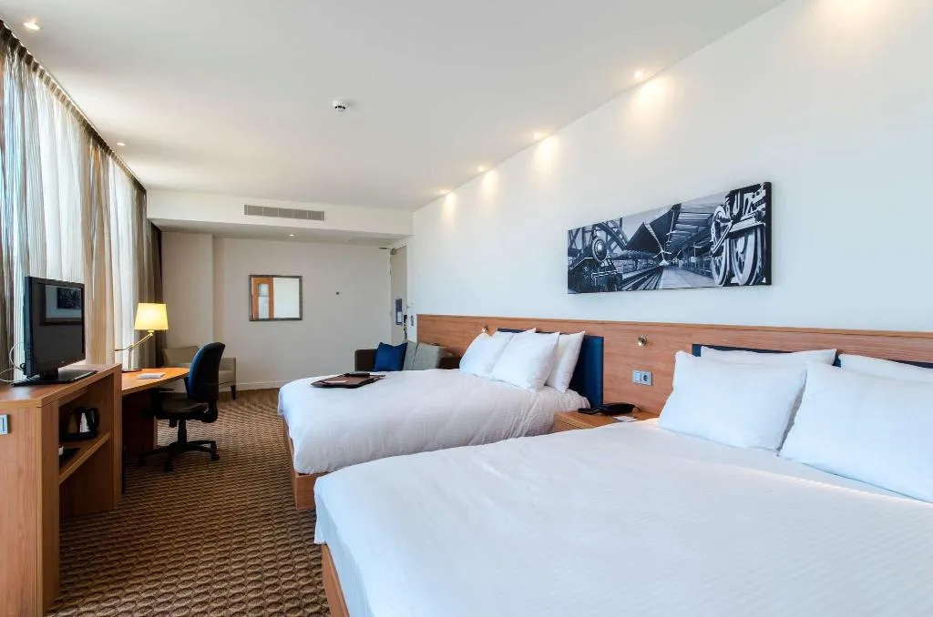 QUADRUPLE STANDARD Room, Hampton by Hilton Amsterdam / Arena Boulevard, Amsterdam