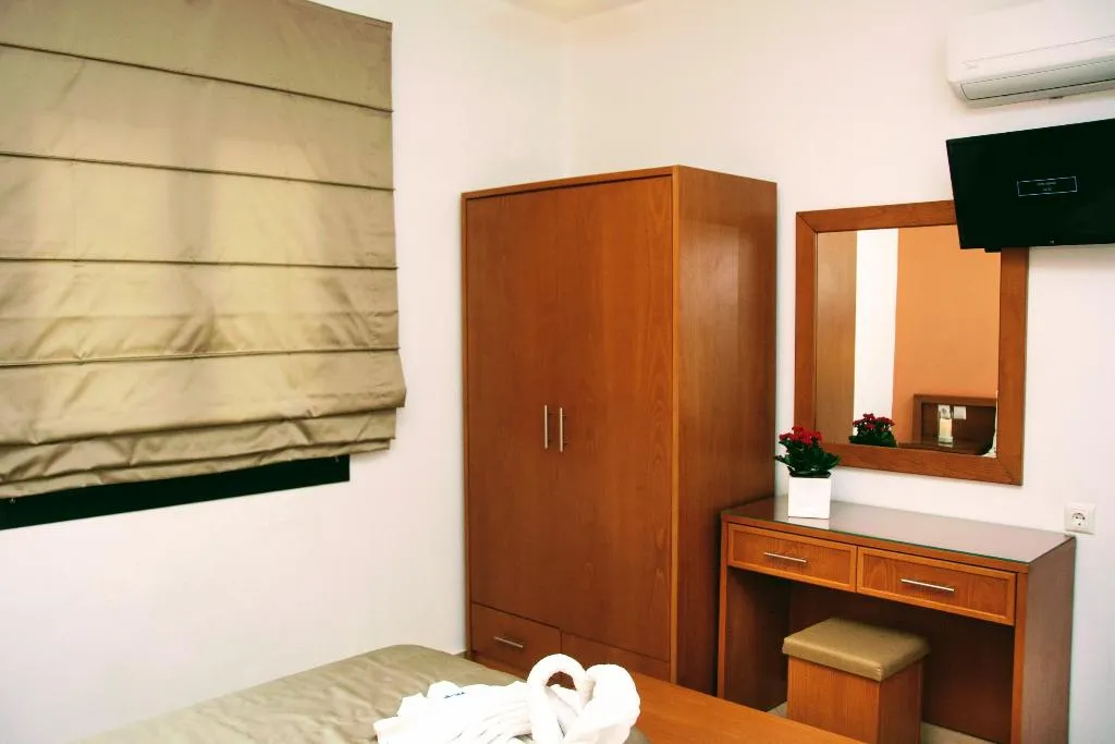 APARTMENT CAPACITY 5 TWO BEDROOMS Room, Ippoliti Village, Crete