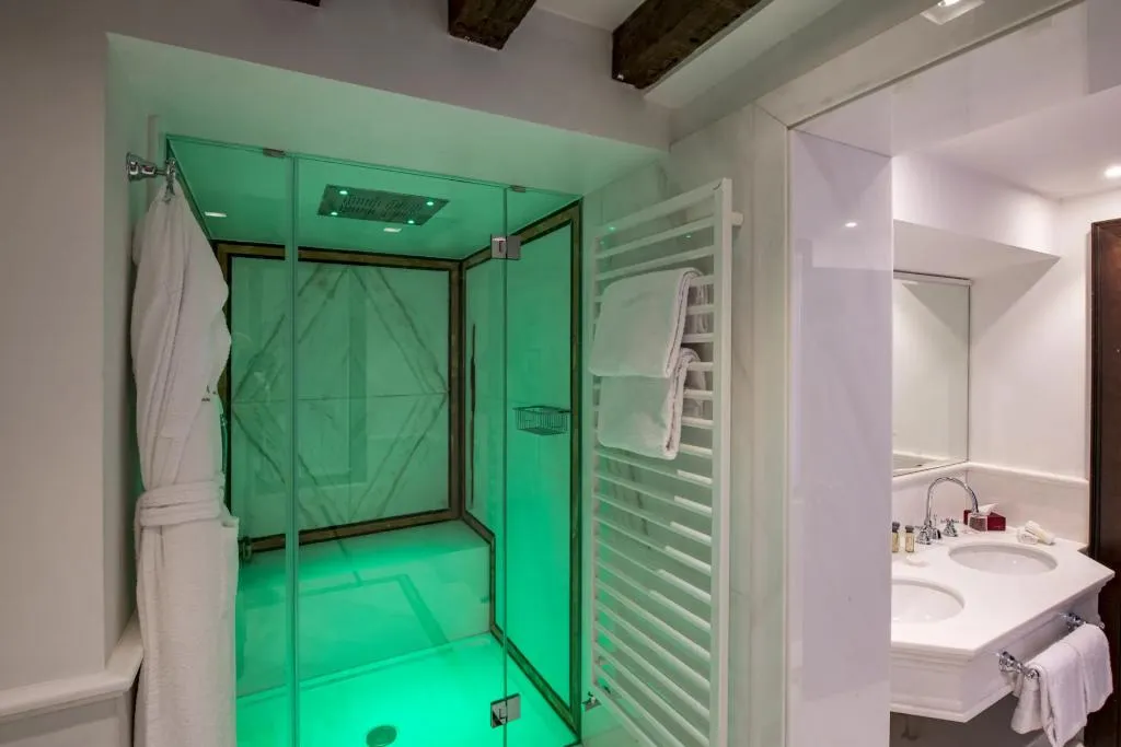 SUITE WITH VIEWS Room, Nani Mocenigo Palace, Venice
