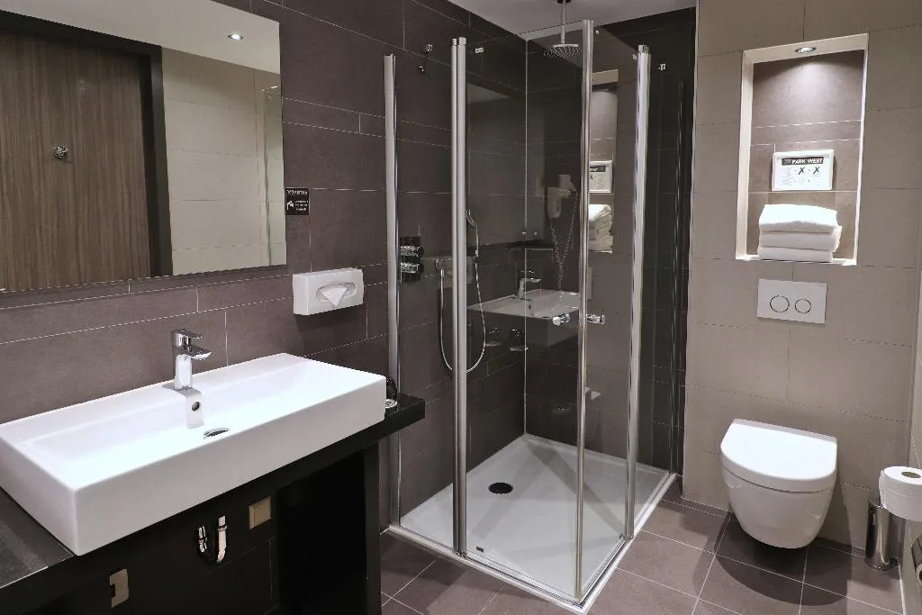 TRIPLE STANDARD Room, Xo Hotels Park West, Amsterdam