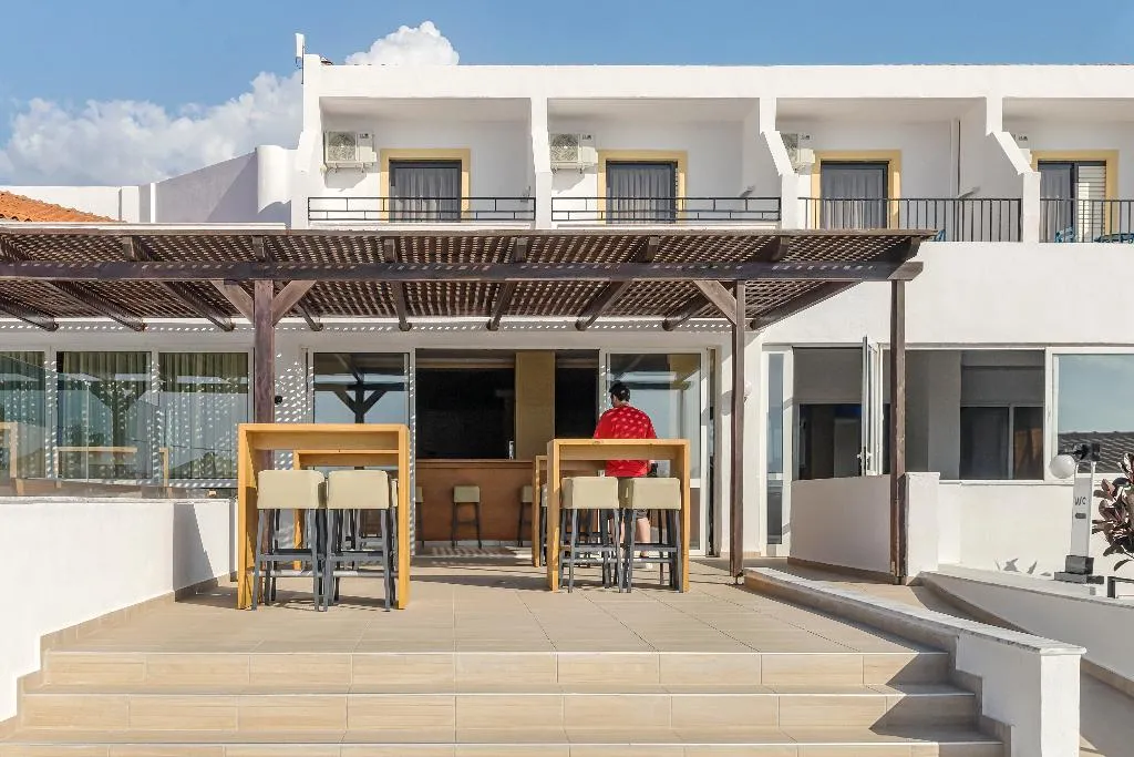 Bar, Begeti Bay, Crete