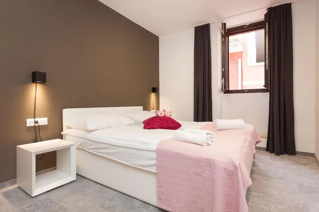 Room, Villa Castrum, Istria