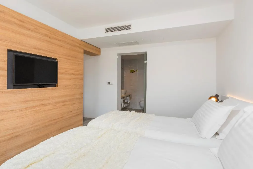 JUNIOR SUITE PARK VIEW Room, Pharos, hvar bayhill hotel, Split