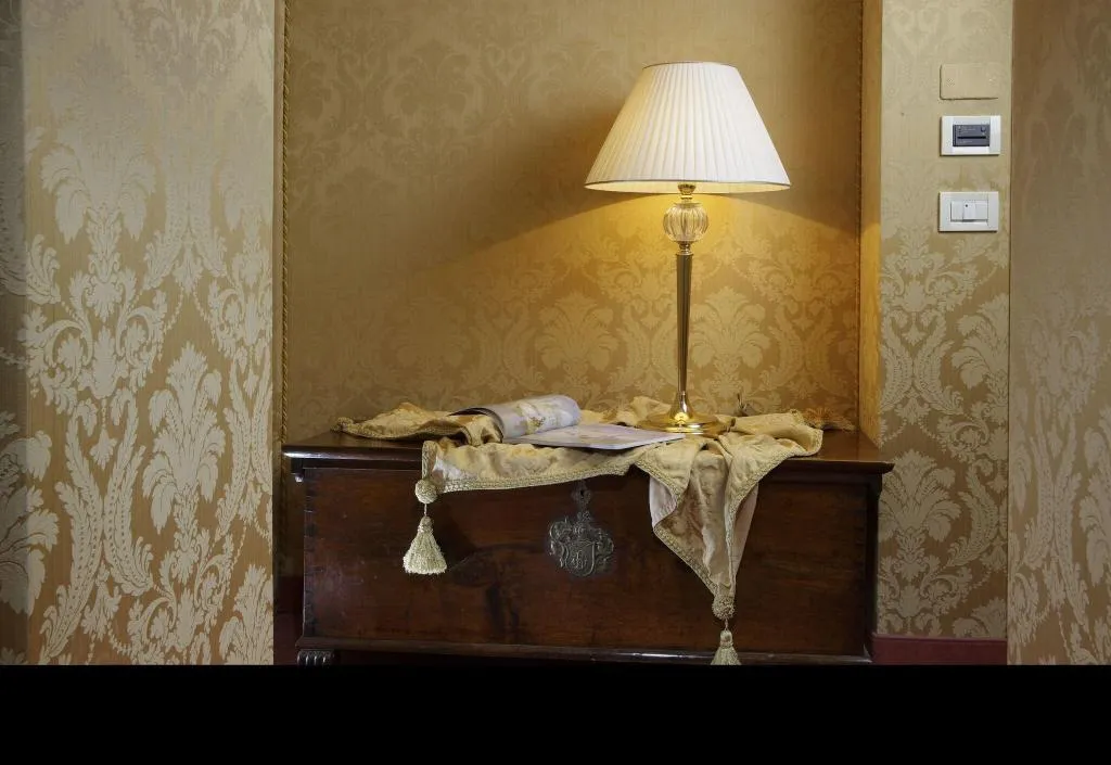 Lobby, Becher, Venice