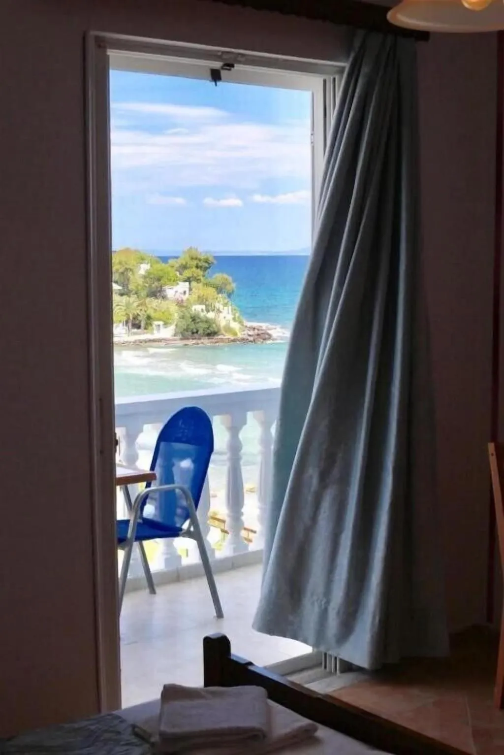 Room, Clear Horizon, Zante