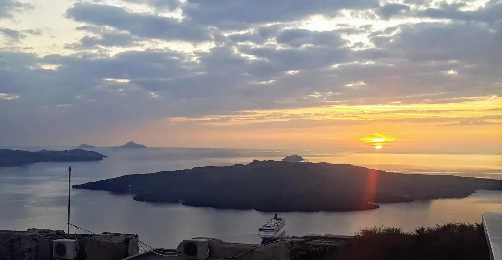 Sports and Entertainment, Pleasure Beachside Studios, Santorini