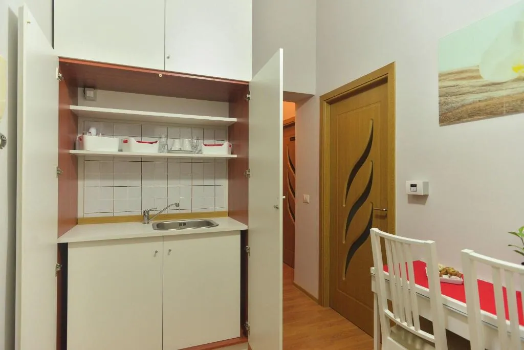 SINGLE STANDARD Room, B & T Rooms Trani, Naples