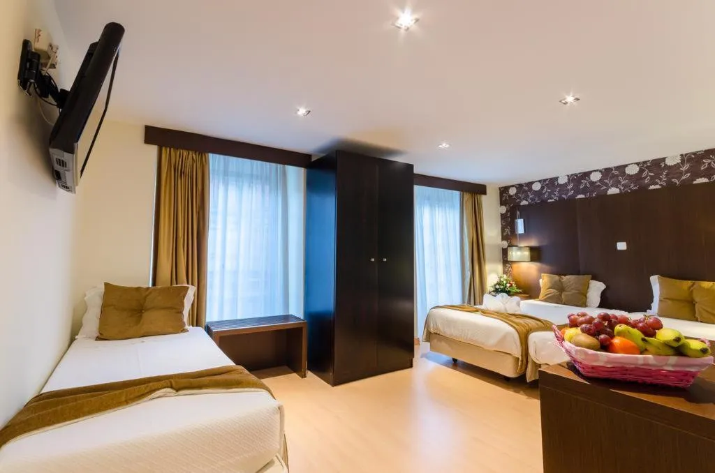 TRIPLE STANDARD Room, Hotel Duas Nacoes, Lisbon