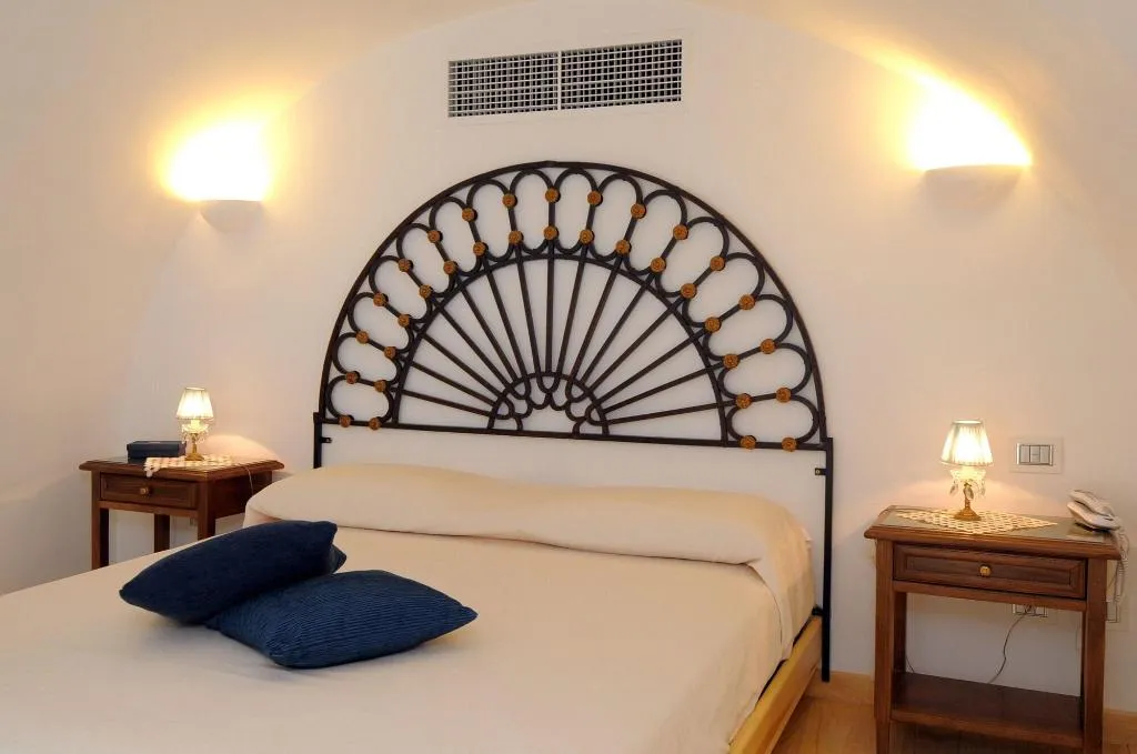 Room, Residenza Luce, Naples