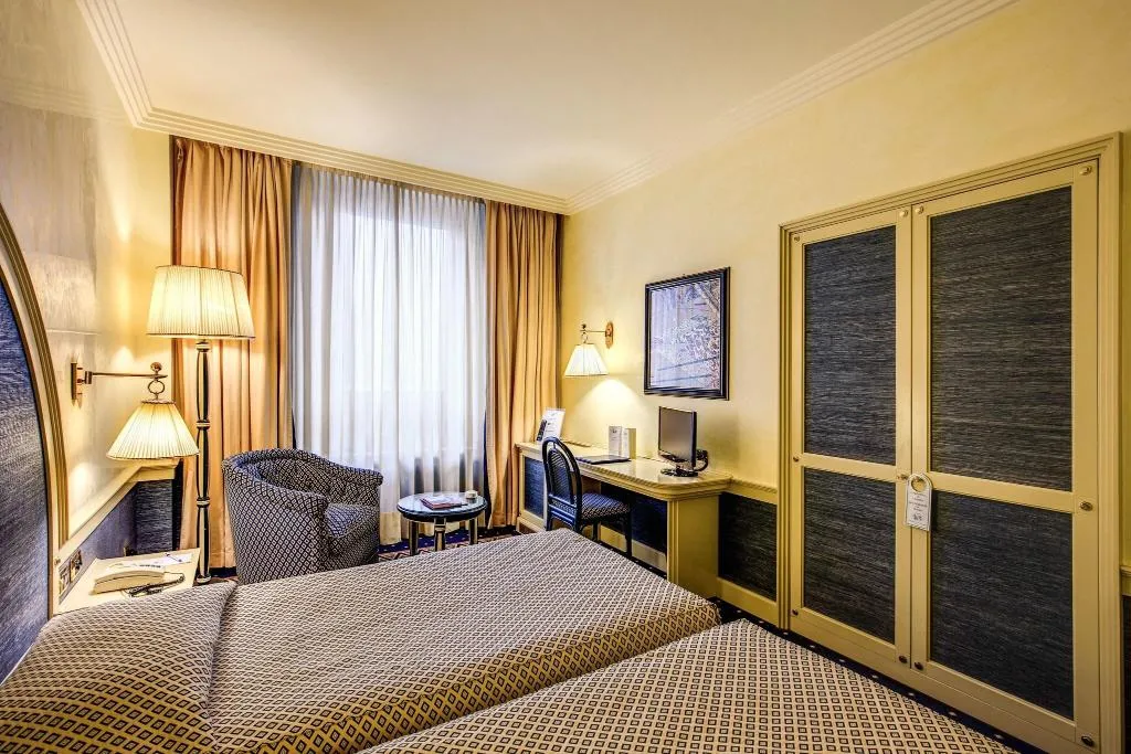 Room, Auriga, Milan