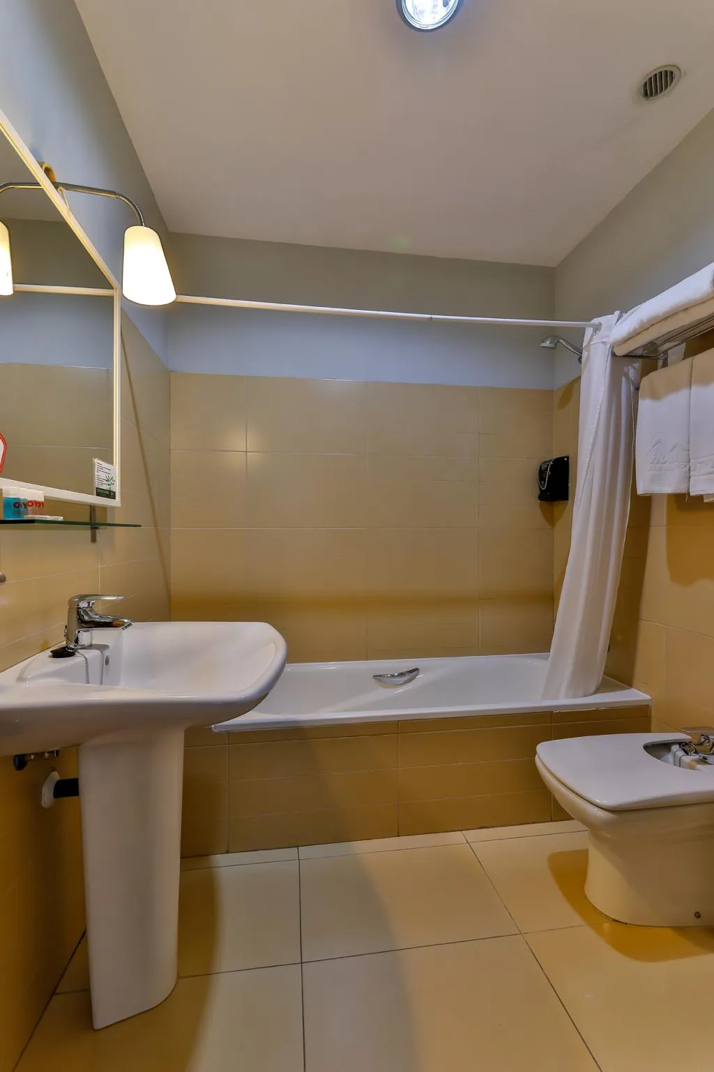 TRIPLE STANDARD Room, Santana Hotel Restaurante, Madrid