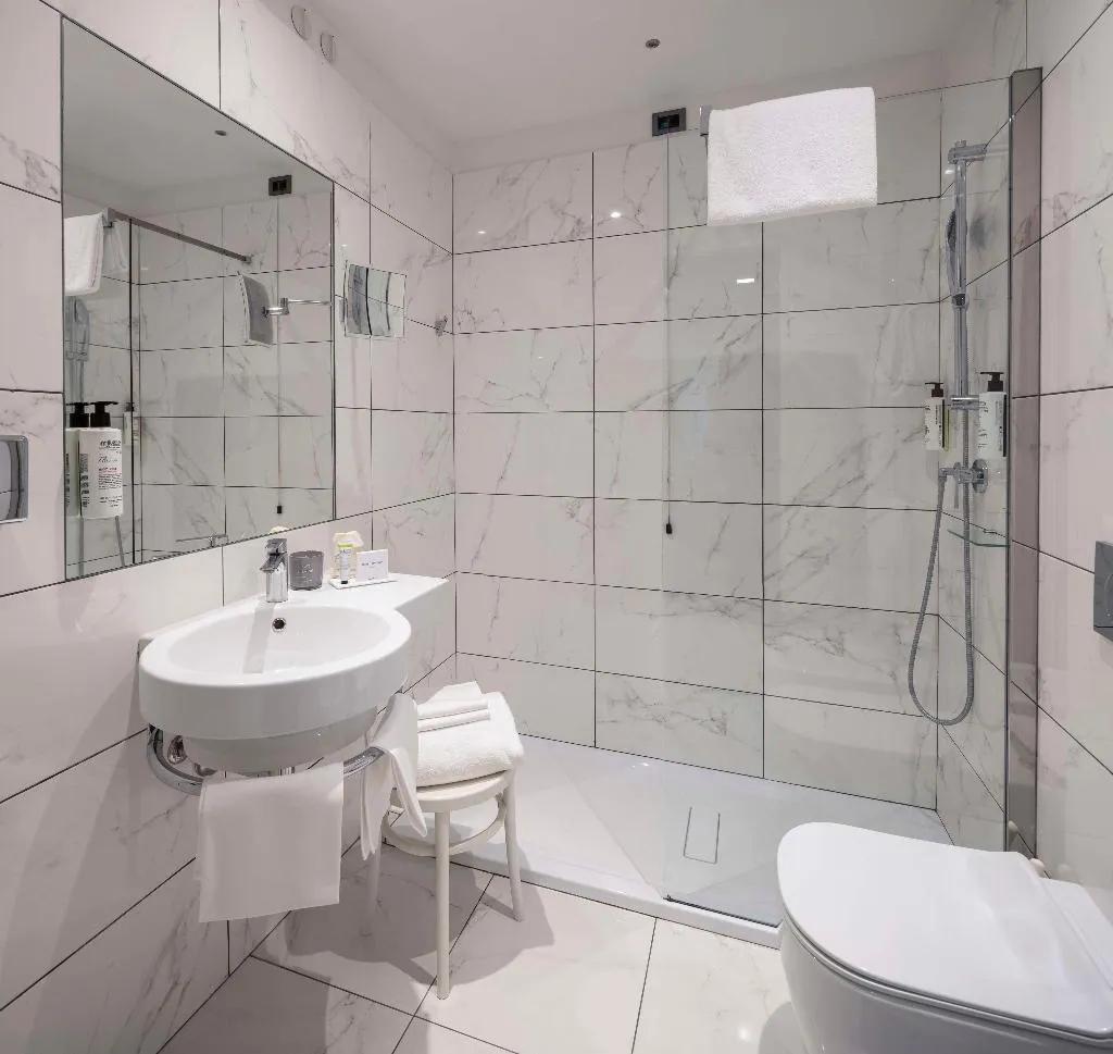JUNIOR SUITE QUEEN SIZE BED Room, Best Western Hotel Madison, Milan