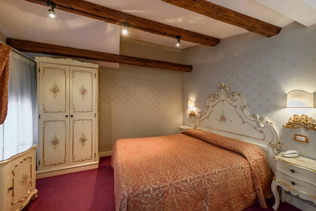 Double or Twin CLASSIC Room, Locanda Al Leon, Venice