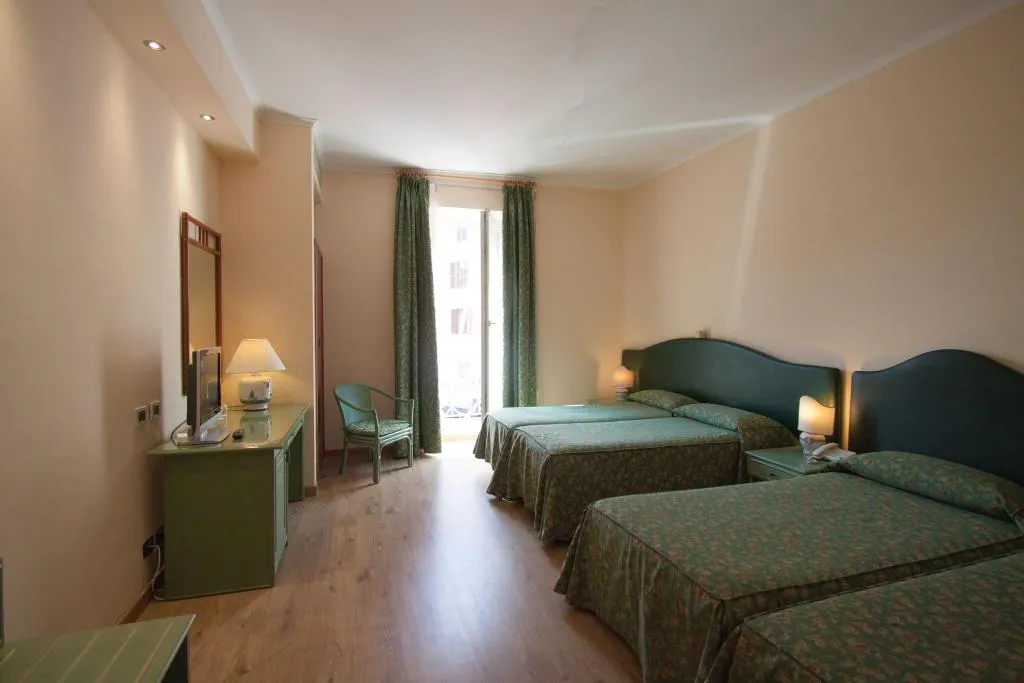 QUADRUPLE THREE BEDS Room, Laurentia, Rome