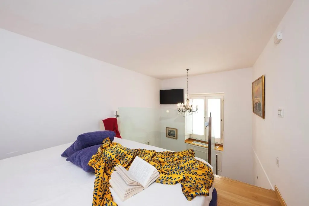 DOUBLE QUEEN SIZE BED Room, Residenza Luce, Naples