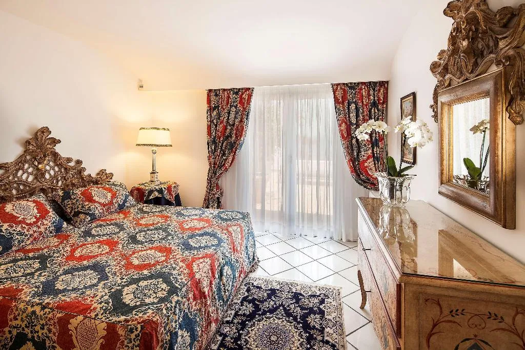 Room, Excelsior Belvedere Hotel & Spa, Naples