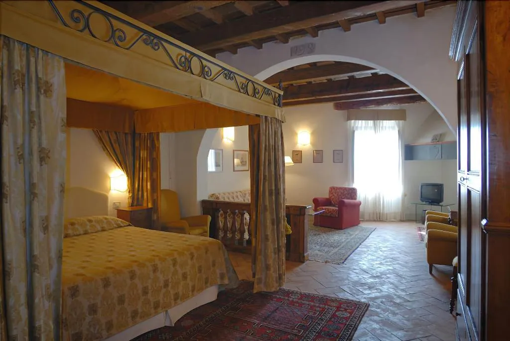 Room, Villa Le Piazzole, Florence