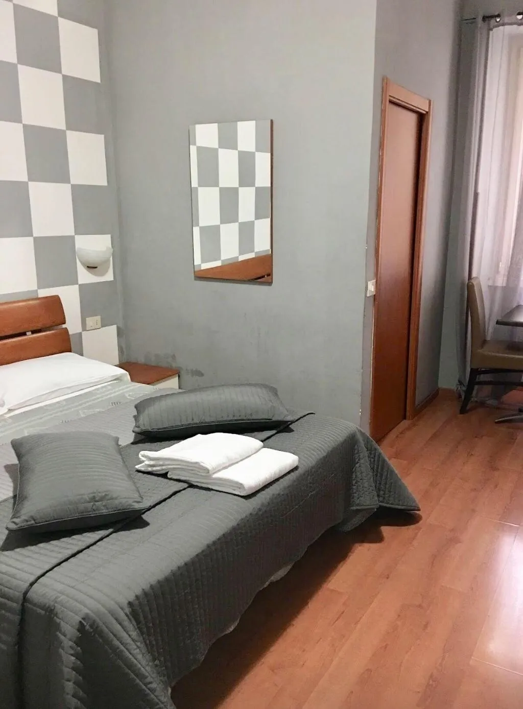 Room, Hi Termini, Naples