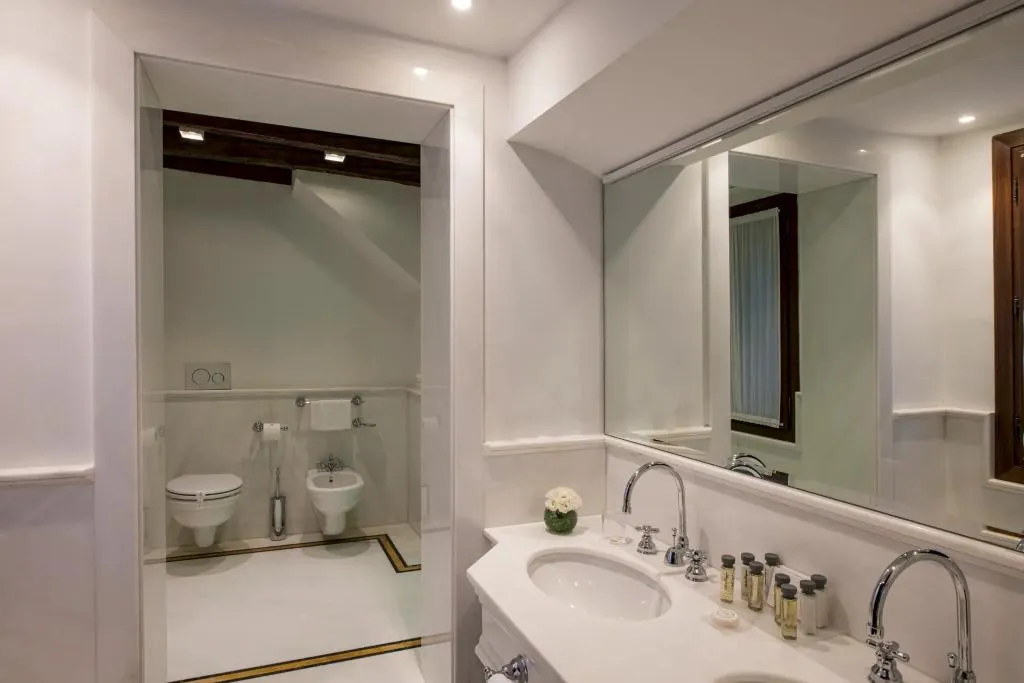 SUITE WITH VIEWS Room, Nani Mocenigo Palace, Venice