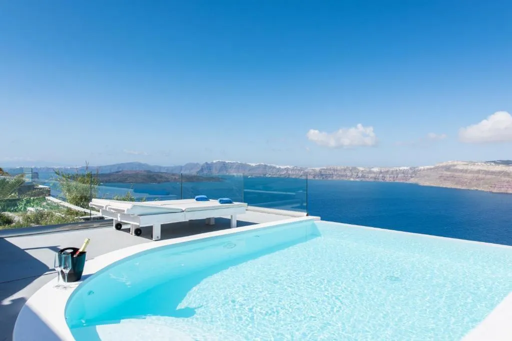 JUNIOR SUITE WITH PRIVATE POOL Room, Maison des Lys, Santorini