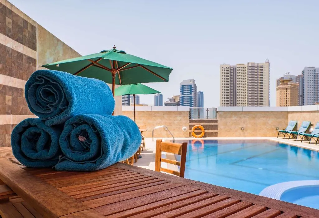 Pool, Tulip Inn Al Khan, Dubai