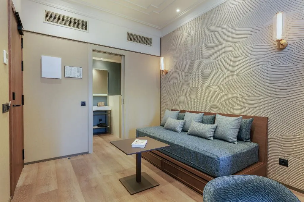 TRIPLE SUPERIOR Room, Hotel Medinaceli 4*S, Barcelona
