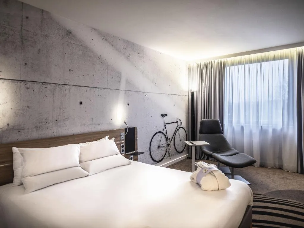 DOUBLE QUEEN SIZE BED Room, Novotel Krakow Centrum, Krakow