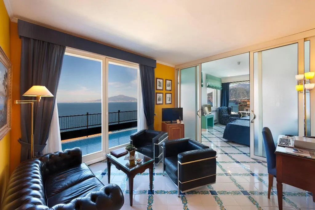 SUITE SEA VIEW Room, Continental, Naples