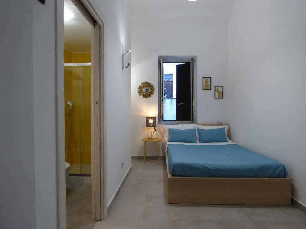 DOUBLE STANDARD Room, B&B Monteoliveto 33, Naples