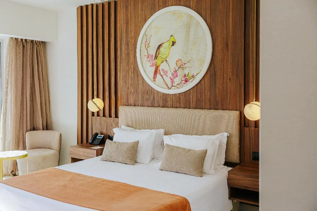 SUITE DELUXE Room, Nissiblu Beach Resort, Cyprus