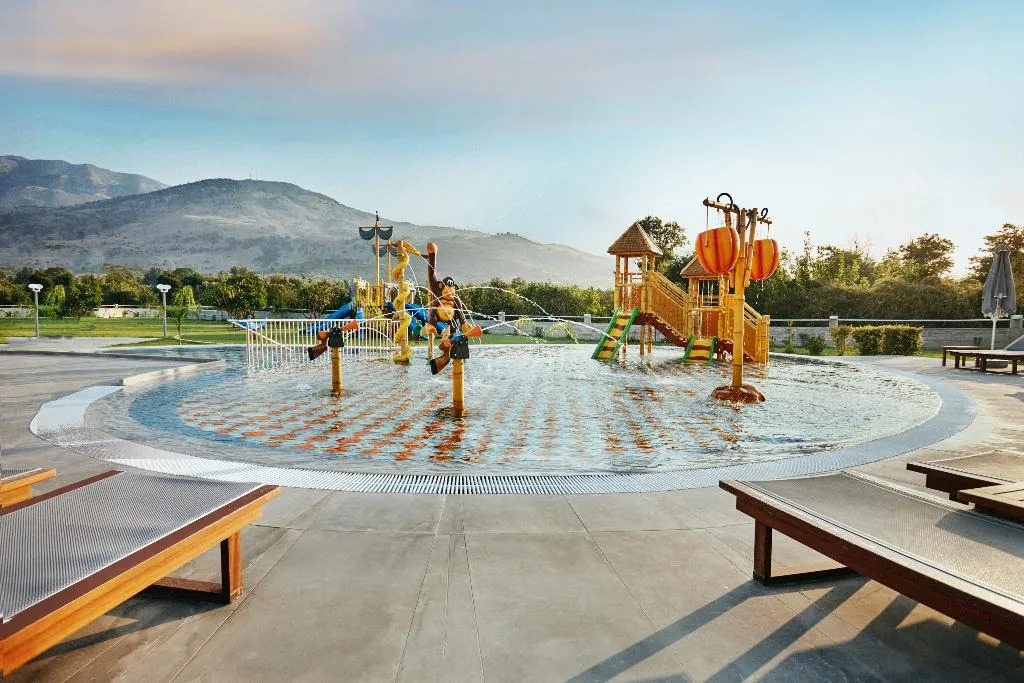 Sports and Entertainment, Annas House, Crete