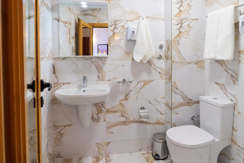 Room, Victoria, Varna