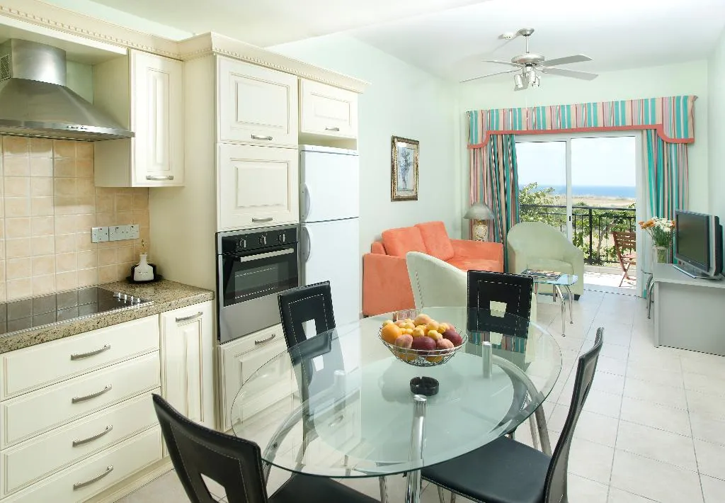 APARTMENT PARTIAL OCEAN VIEW TWO BEDROOMS Room, Akamanthea Holiday Village, Cyprus