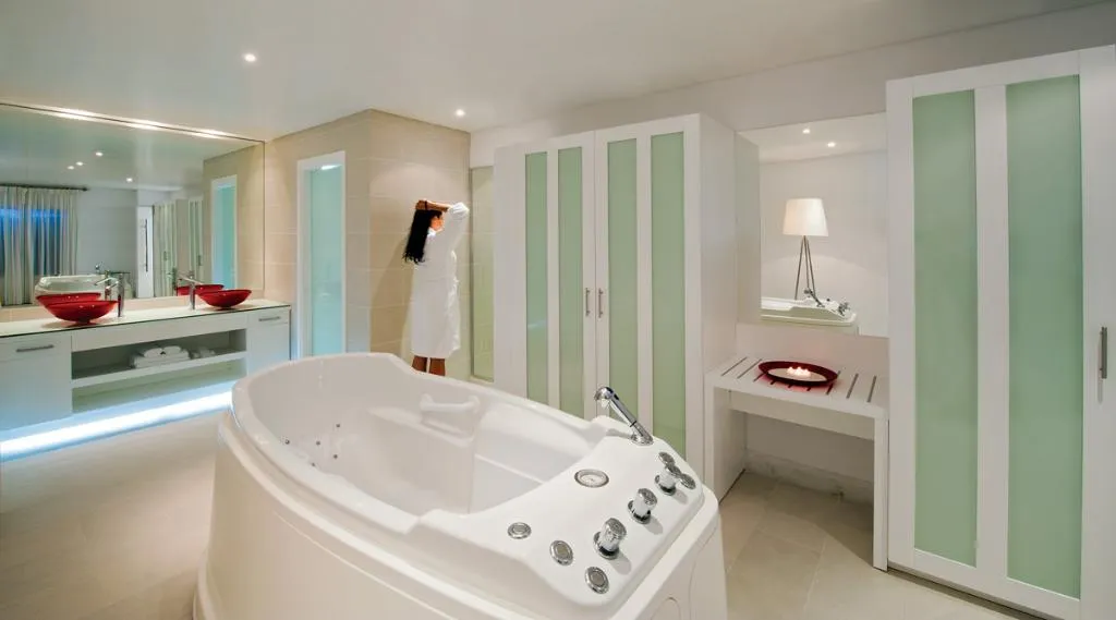SUITE THREE BEDROOMS WITH PRIVATE POOL Room, Petasos Beach Resort & Spa, Mykonos