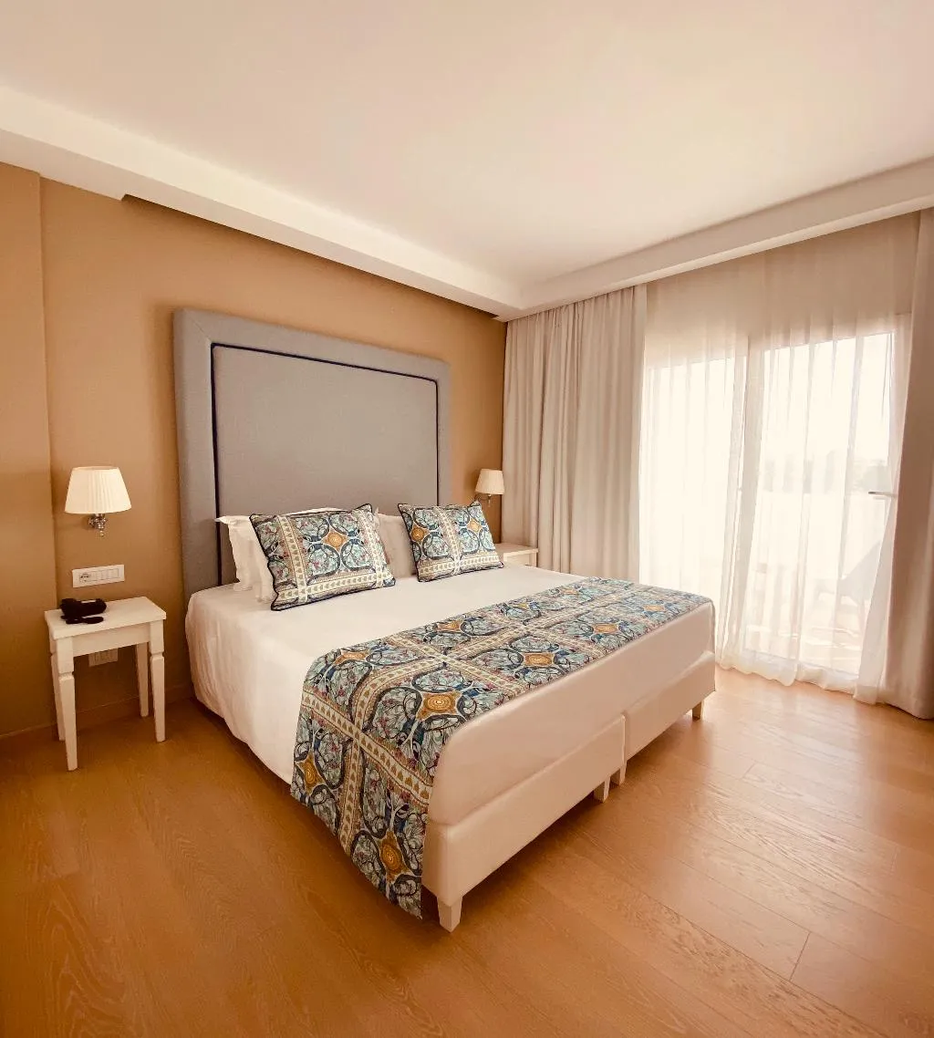 DOUBLE DELUXE SEA VIEW Room, Grand Hotel Cannigione 5*L, Olbia