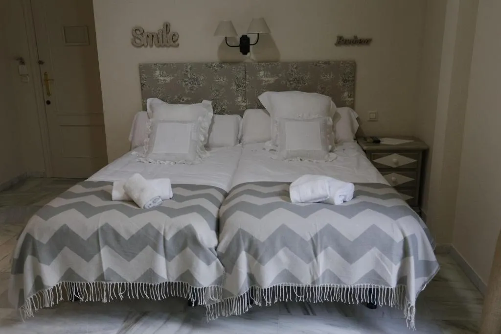 Room, Jardin de La Alameda, Seville