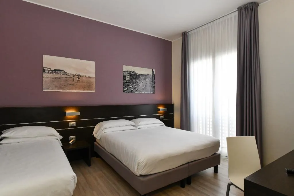 TRIPLE STANDARD Room, Vienna, Venice
