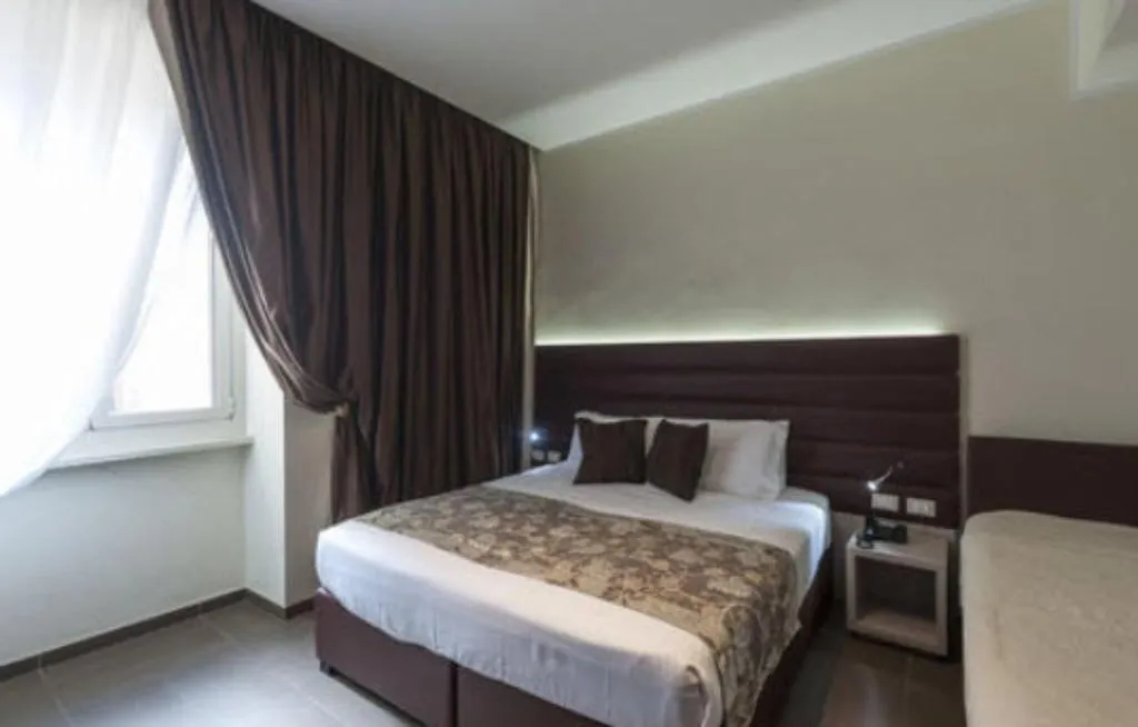 TWIN STANDARD Room, California, Rome