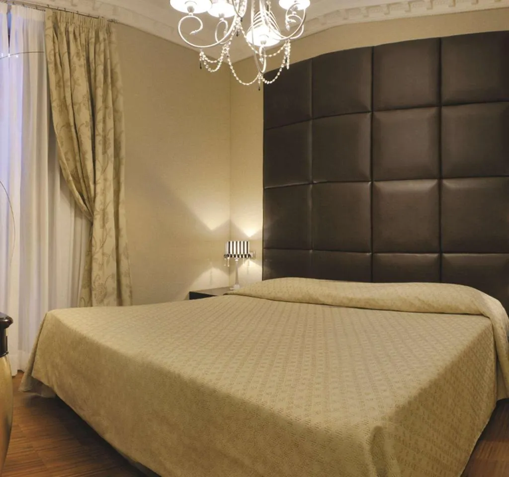 Room, Atlante Star, Rome