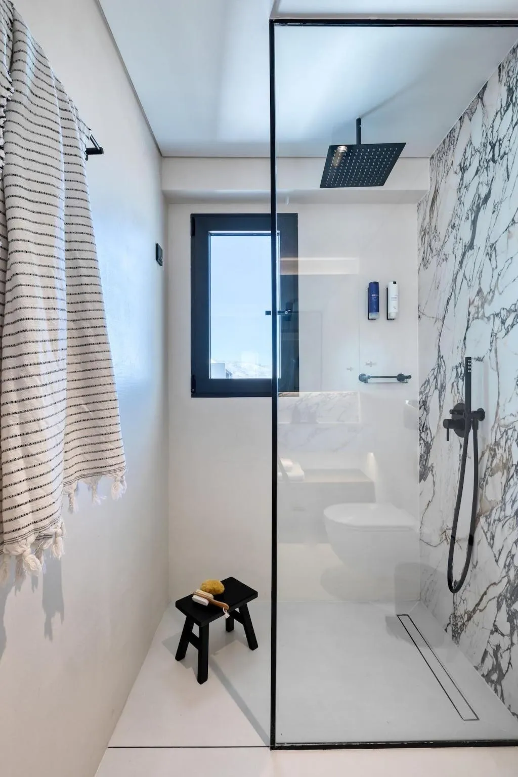 Room, Neoma, Athens