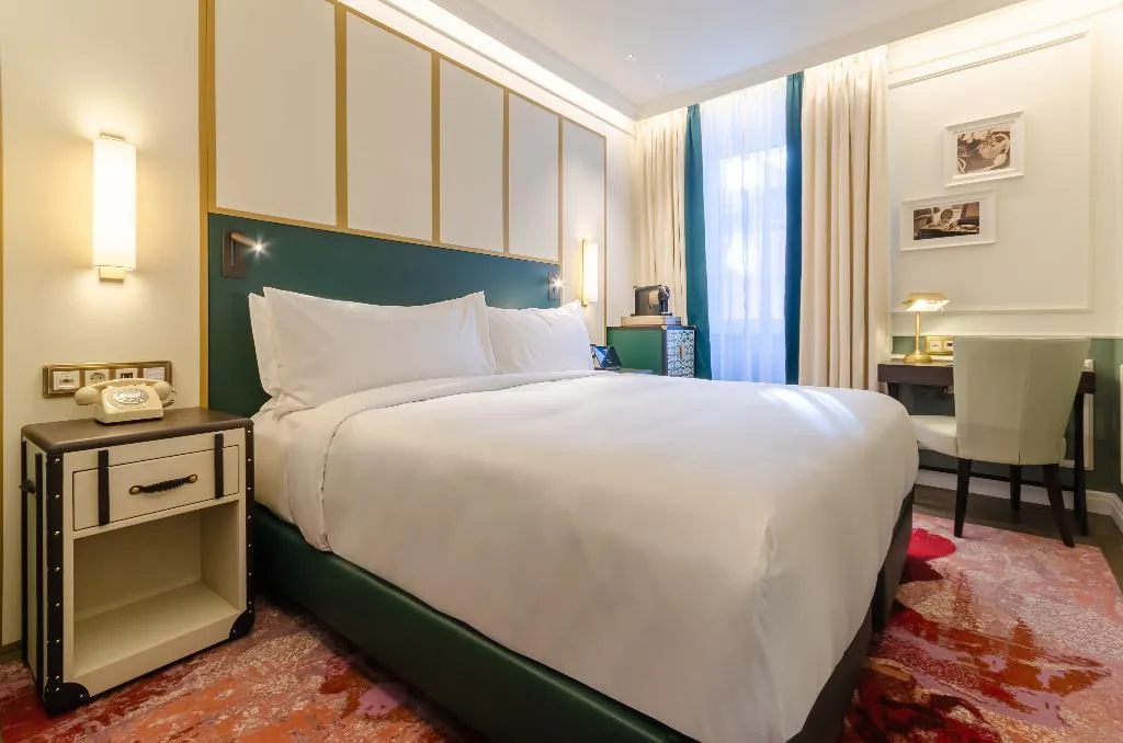 FAMILY ROOM CONNECTING ROOM Room, The Emerald House Lisbon, Curio Collection by Hilt, Lisbon