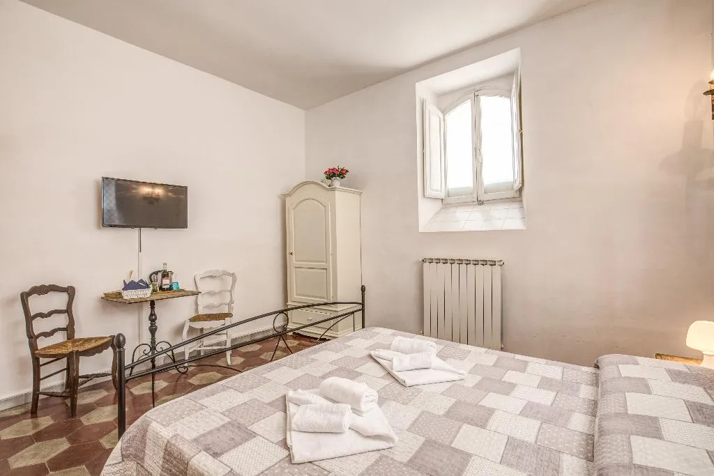 QUADRUPLE ONE BEDROOM ONE BATHROOM Room, Relais La Torretta, Naples