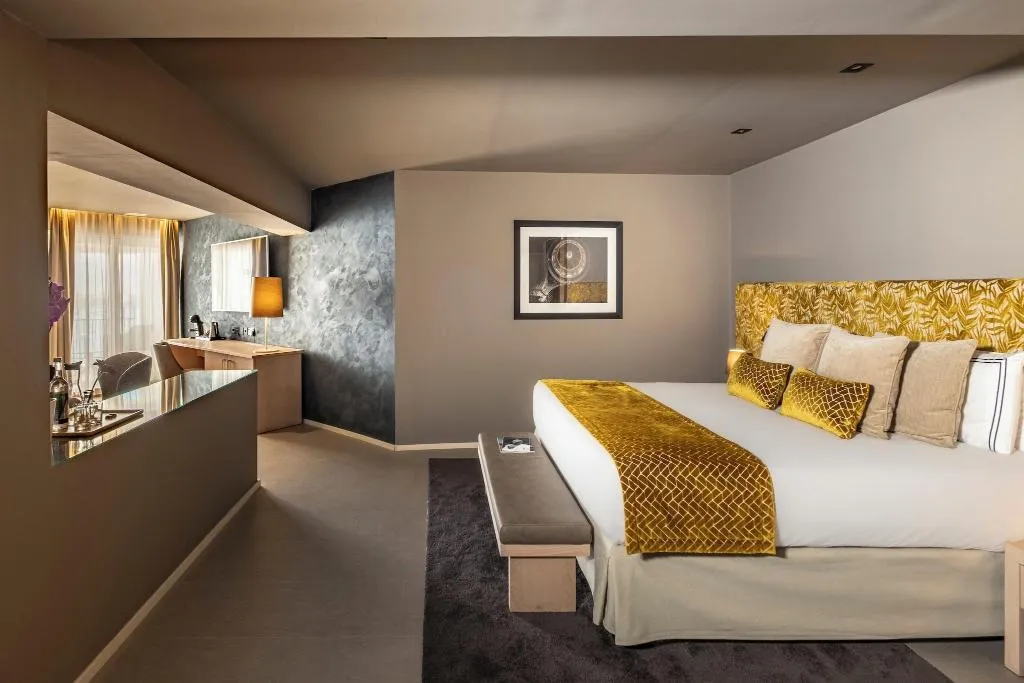 SUITE DELUXE KING BED Room, The Waterfront Hotel, Malta