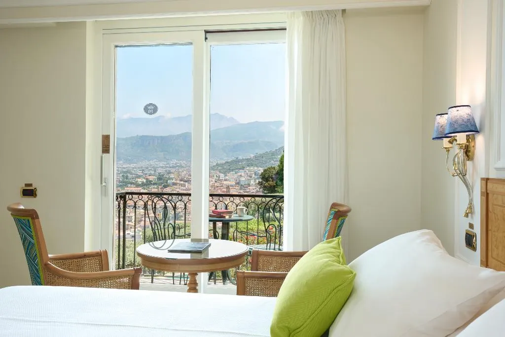 DOUBLE PREMIER SEA VIEW Room, Grand Hotel Capodimonte, Naples