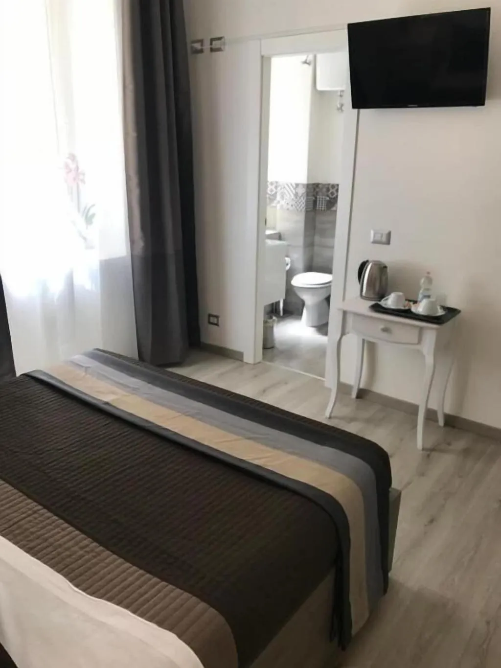 Room, Angolo Di Roma, Naples