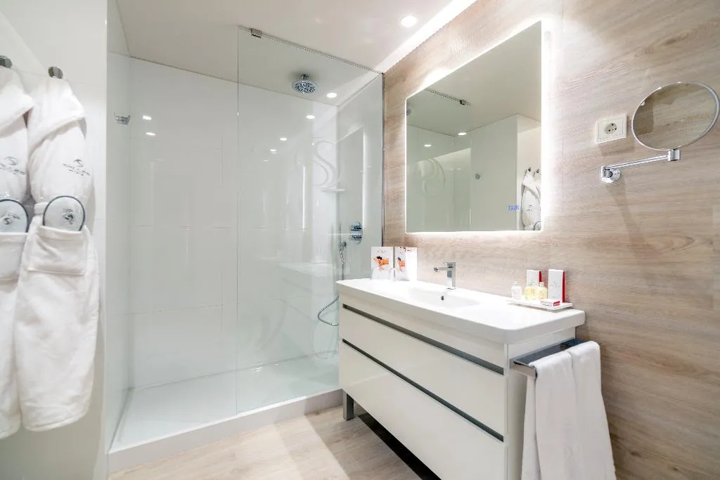 DOUBLE SINGLE USE DELUXE Room, Salles Hotel Pere IV, Barcelona