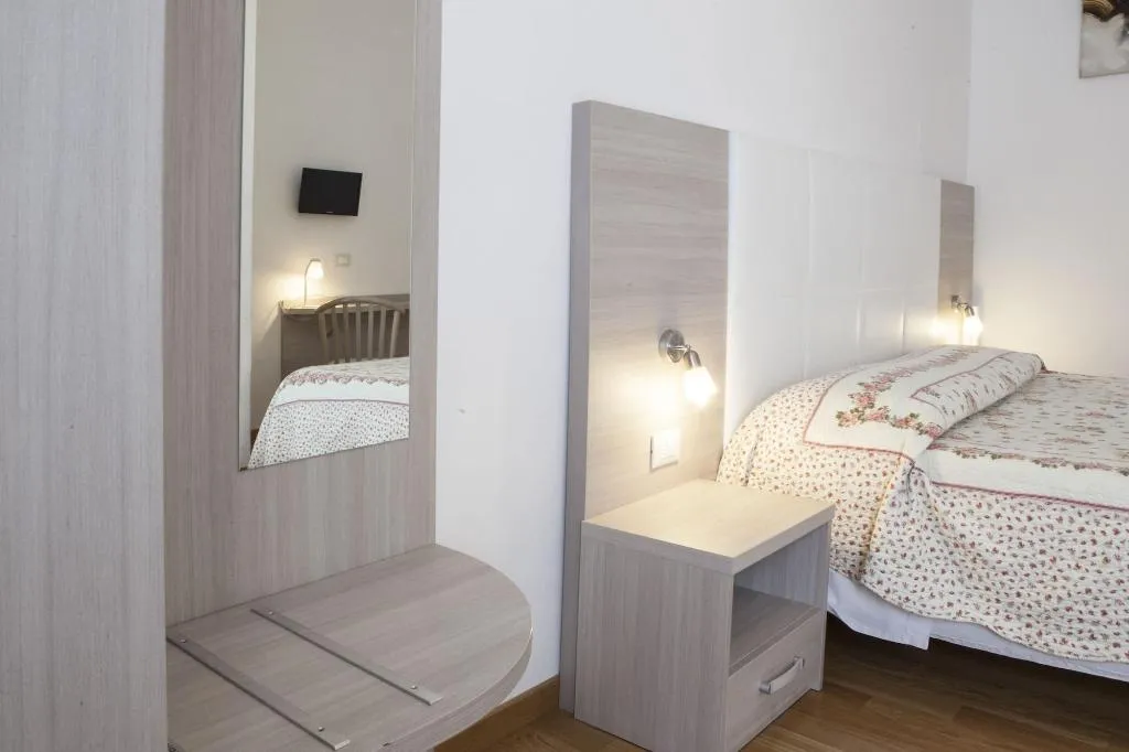 Room, Albergo Amalfi Milano, Milan